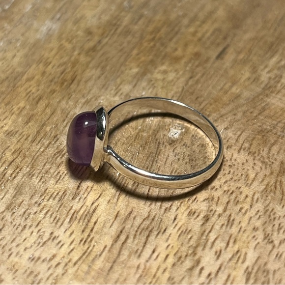 *SOLD* Small Oval Amethyst 925 Sterling Silver Ring - Picture 8 of 11